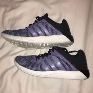 Women's Adidas Tennis Shoes. 7.5.